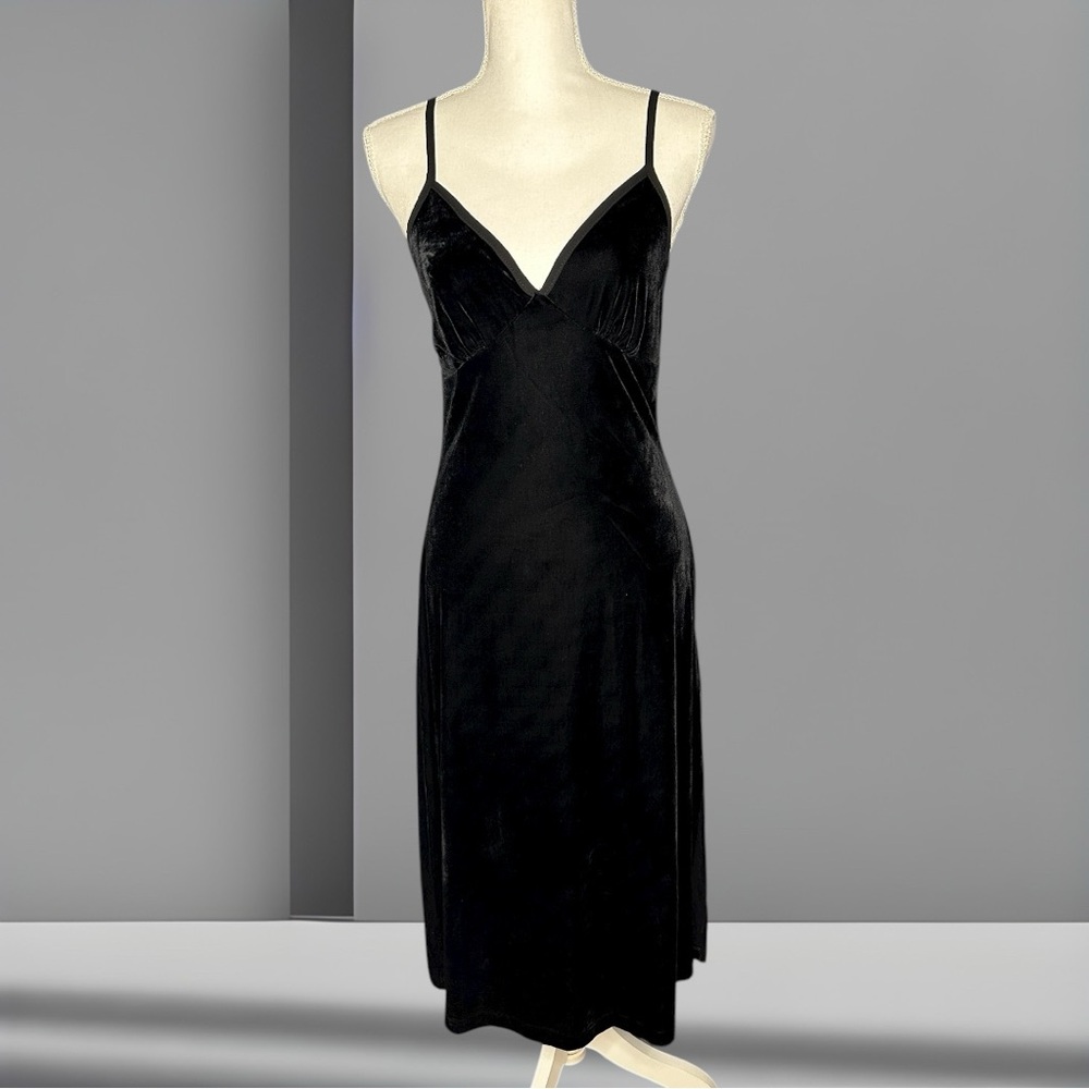 NWT Band Of The Free Girl Crush Black Velvet Midi Dress Size Medium - Picture 2 of 10